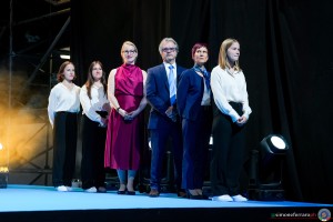 podium wag q sfe03374 copia simone ferraro ph